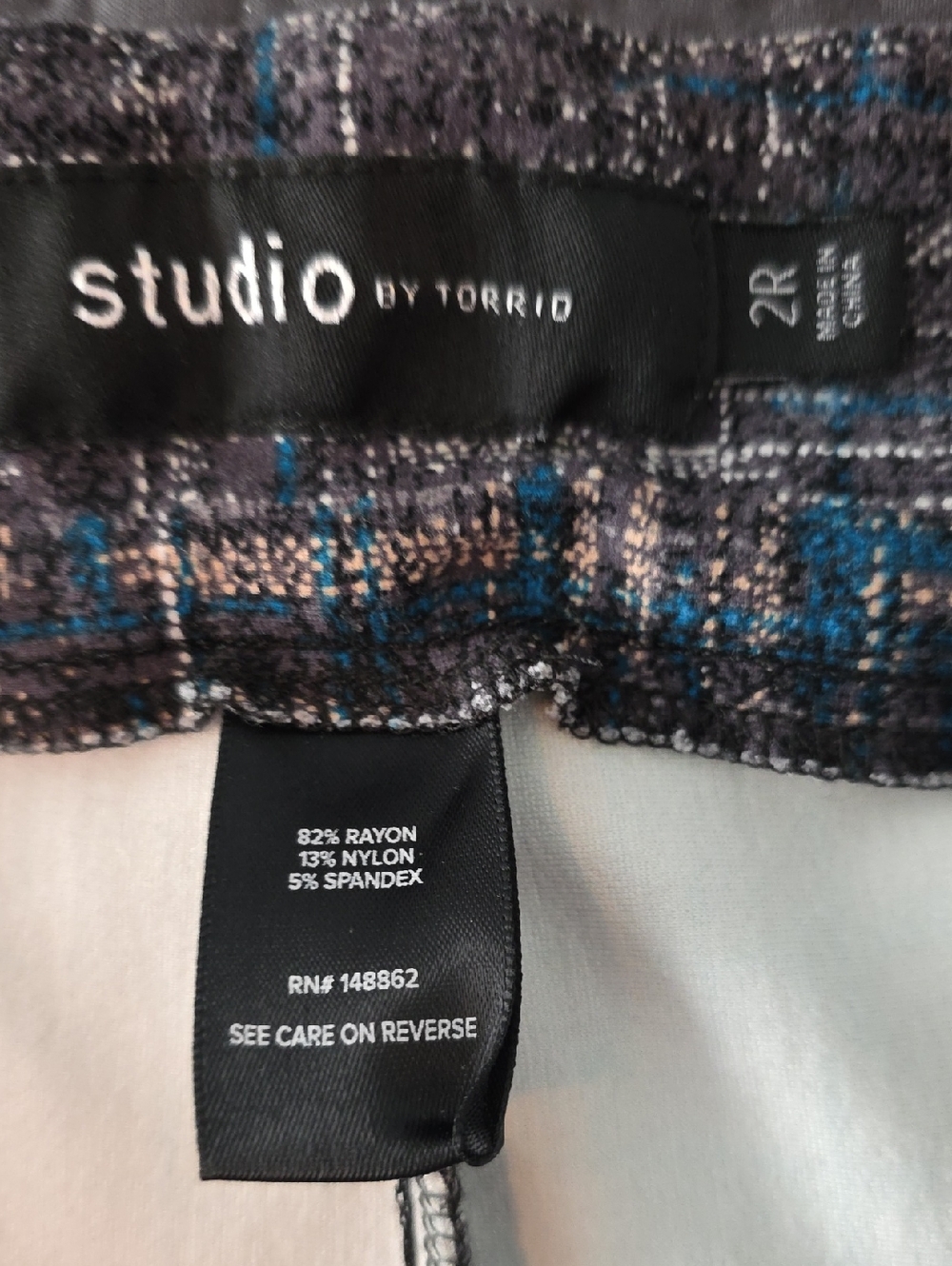 EUC Torrid 2R Gray Blue White Ponte Stretch Pixie Pants - Picture 7 of 8